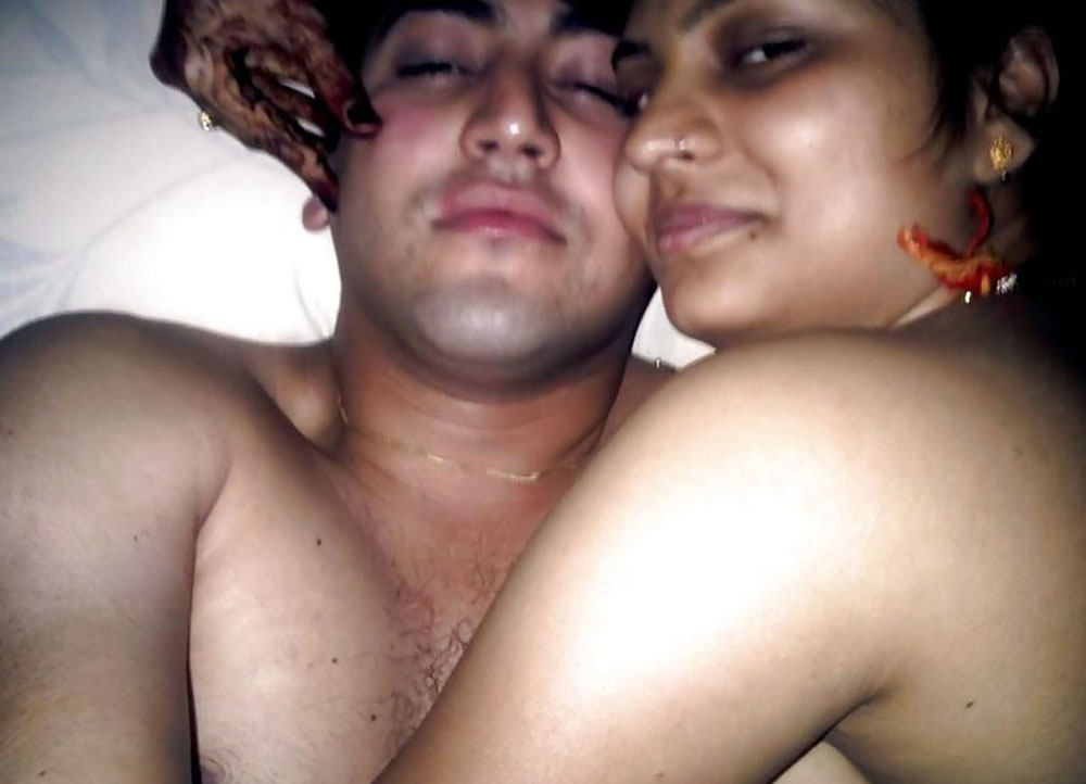 Indian Sexy Couple Leaked Honeymoon Pics - Indian Sex Photos