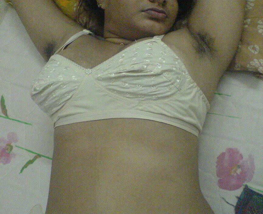 Full Size Aunty Hairy Pussy - Indian Aunty Zulaikha Nude Showing Hairy Pussy - Indian Sex Photos